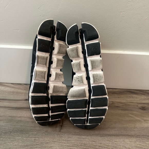 ON Women's Black Athletic Shoes - Picture 3 of 3